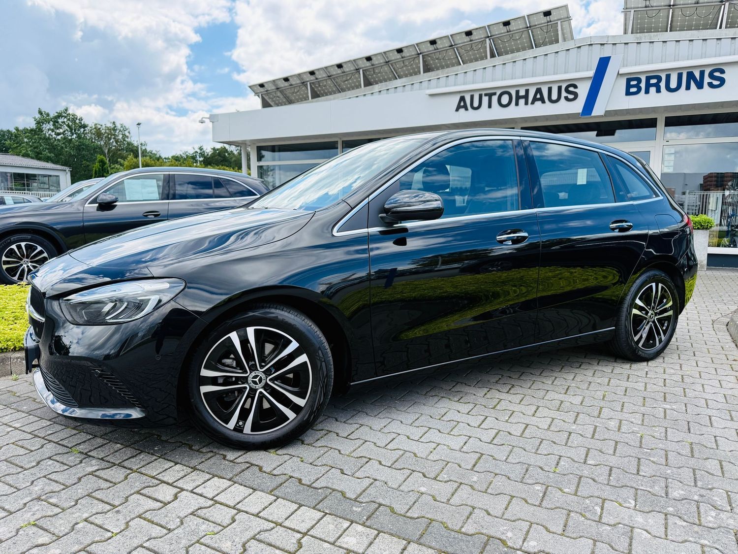 Fahrzeugabbildung Mercedes-Benz B 180 PROGR. PLUS, Autom, LED, AHK, PTS, RFK, Ke