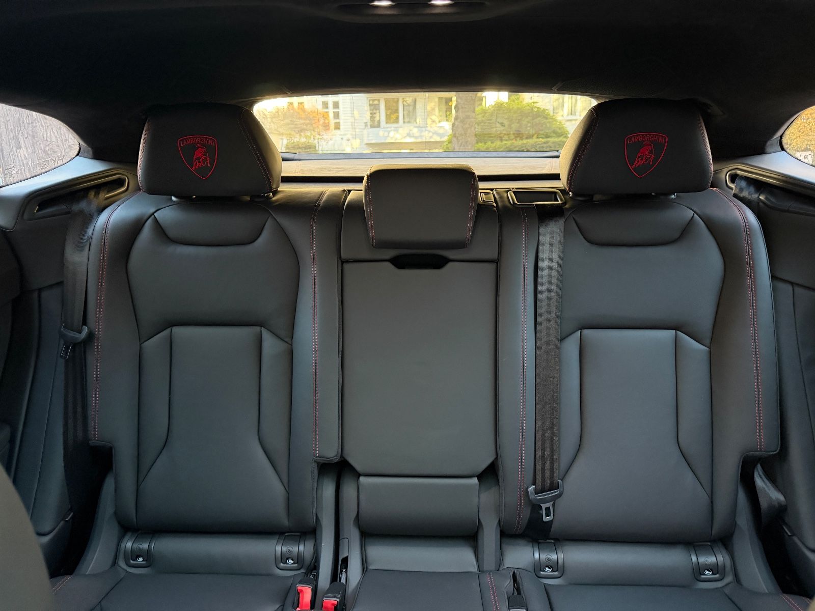 Fahrzeugabbildung Lamborghini Urus 4.0 AKRAPOVIČ*CARBON*PANO*HEADUP*B&O*MEMO*