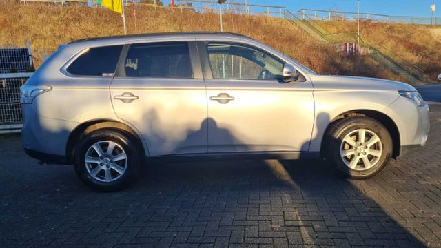 Mitsubishi Outlander /voll Scheckheft/ACC/7 Si / Kamera/Nav