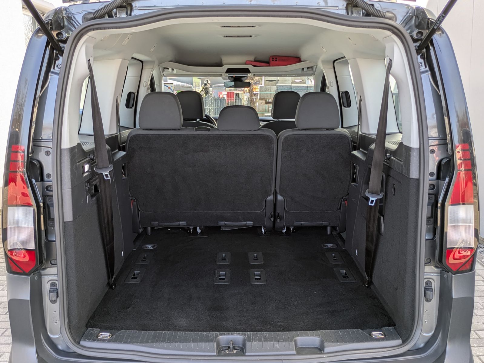 Fahrzeugabbildung Volkswagen Caddy Maxi 2.0 TDI 4Motion TEMP*KAMERA*APP*NAVI
