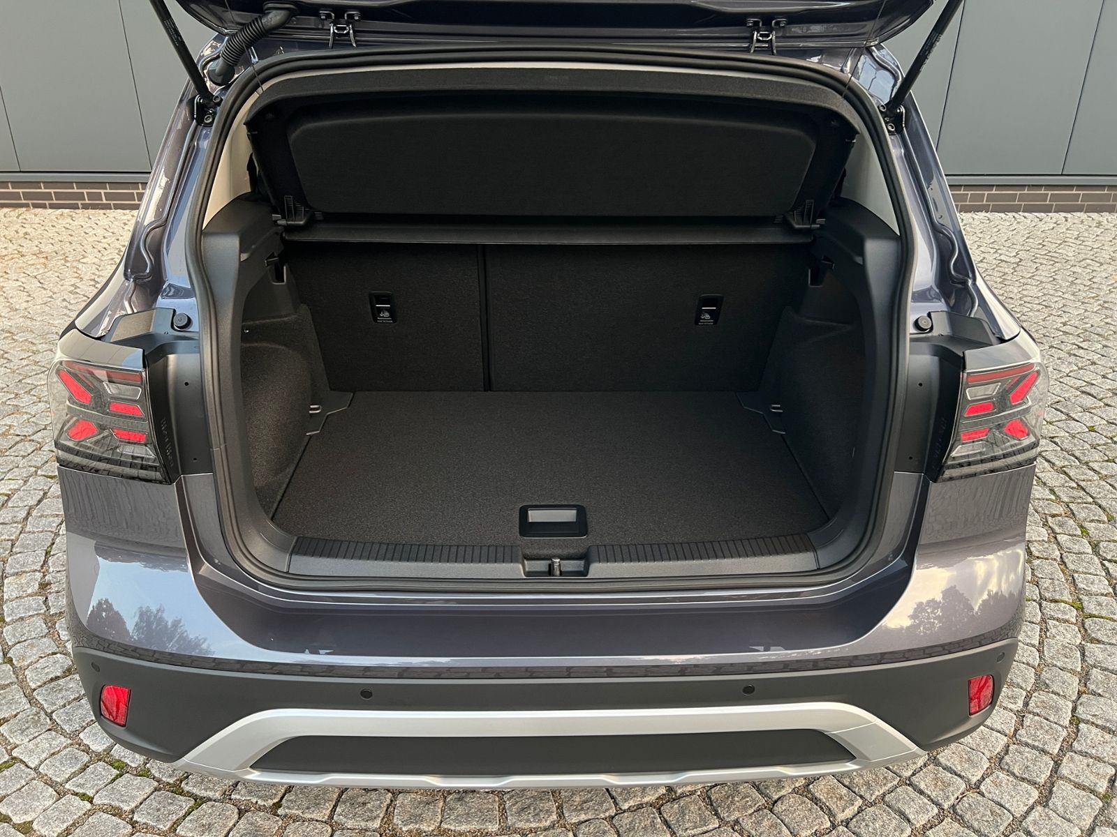 Fahrzeugabbildung Volkswagen T-Cross Life 1.0 TSI DSG *IQ.Light, Climatronic,