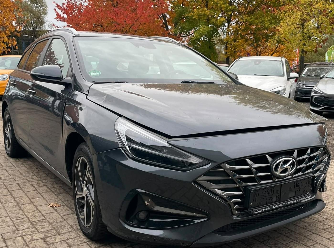 Hyundai i30 cw *NAVI TOUCH*LED*2 KLIMAA.*TEMP*LIFETIME*