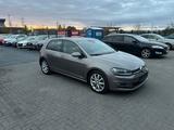 Volkswagen Golf VII Lim. Highline BMT*R-LINE SPORTPAKET* - mit Diesel-Antrieb: Grau, Limousine, Sportpaket