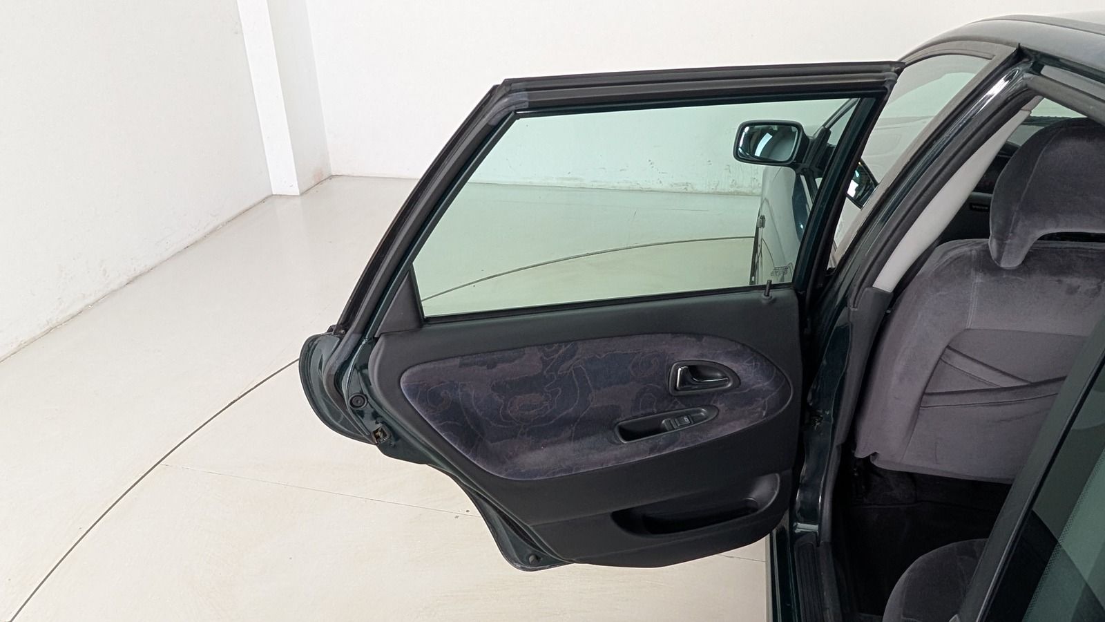 Fahrzeugabbildung Volvo V40 2.0T