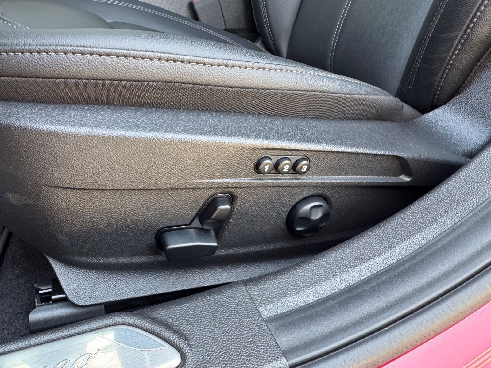Fahrzeugabbildung Alfa Romeo Giulia Ti Q4/MEMORY/ACC/NAVI/KAMERA/LEDER/