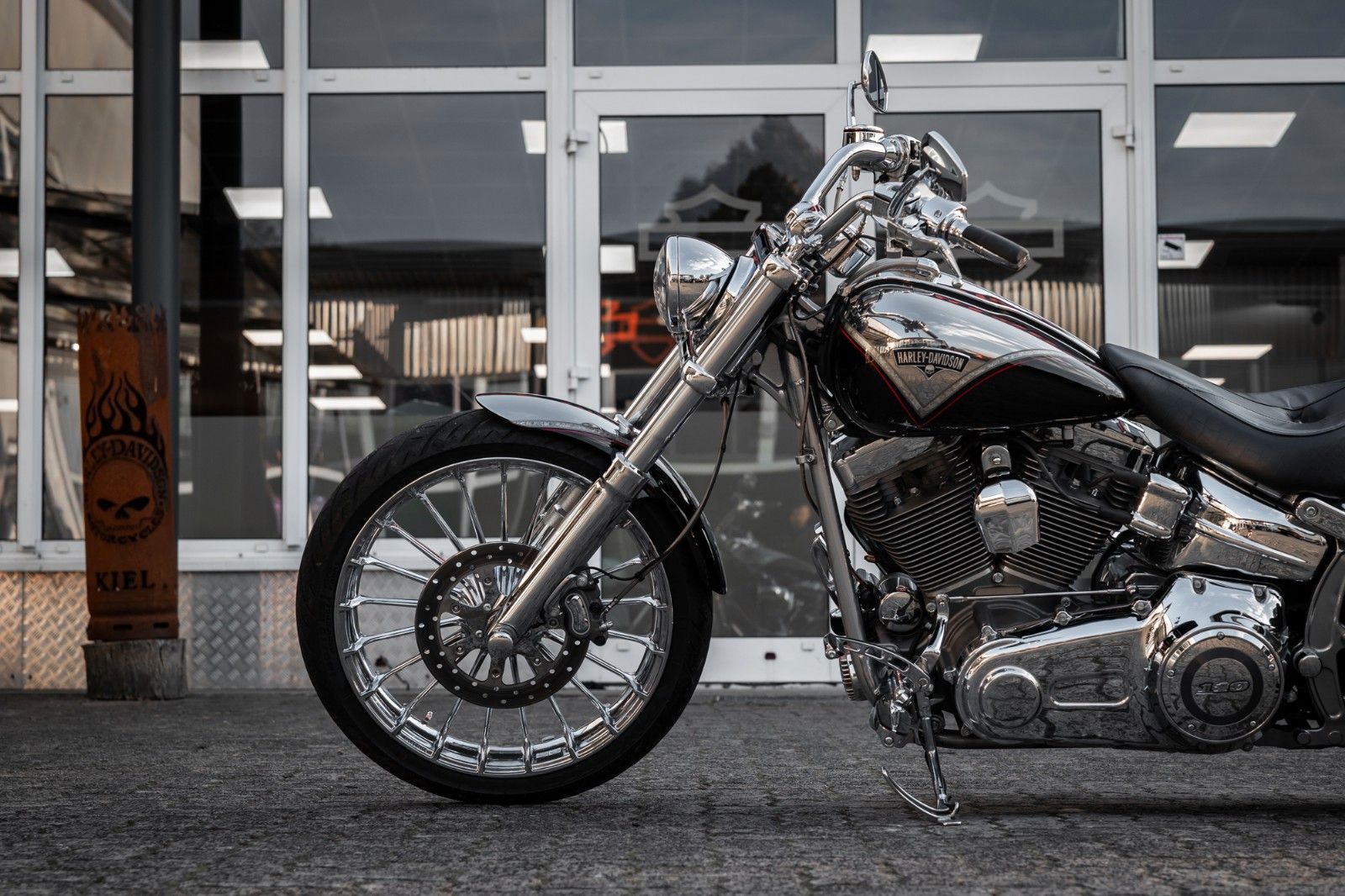Fahrzeugabbildung Harley-Davidson CVO BREAKOUT FXSBSE -Jekill&Hyde