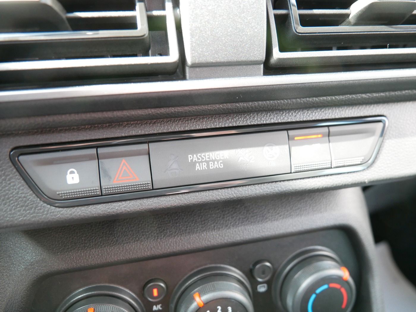 Fahrzeugabbildung Dacia Sandero III 1.0 Essential TZmit0-KM! PDC Klima