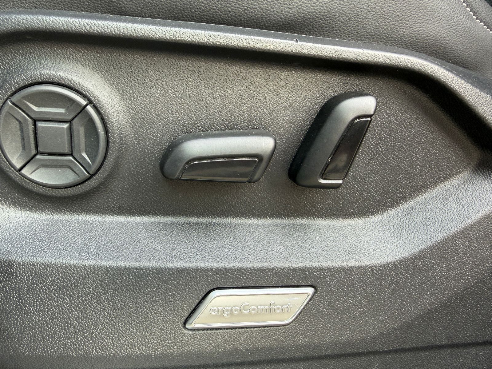 Fahrzeugabbildung Volkswagen Touareg SPORT/ 4Motion/VIRTUAL/AMBIENT/360''KAM
