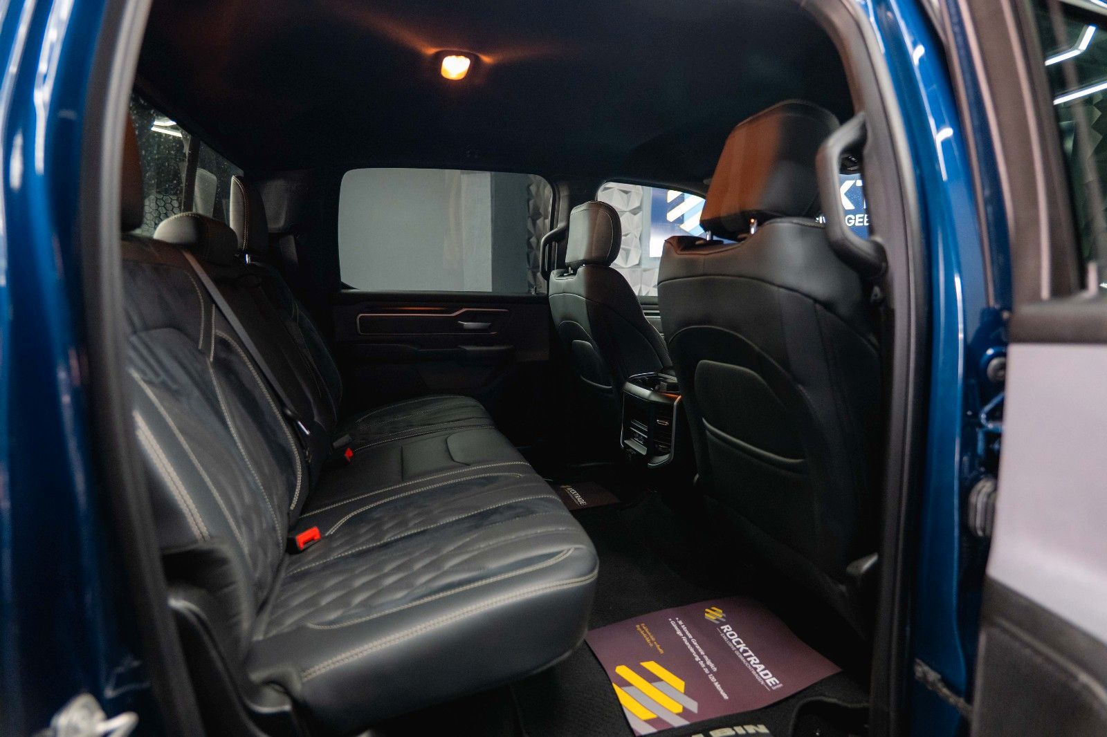 Fahrzeugabbildung Dodge RAM 5.7 V8 HEMI 4x4 OFFROAD Night-Paket *LED*19%