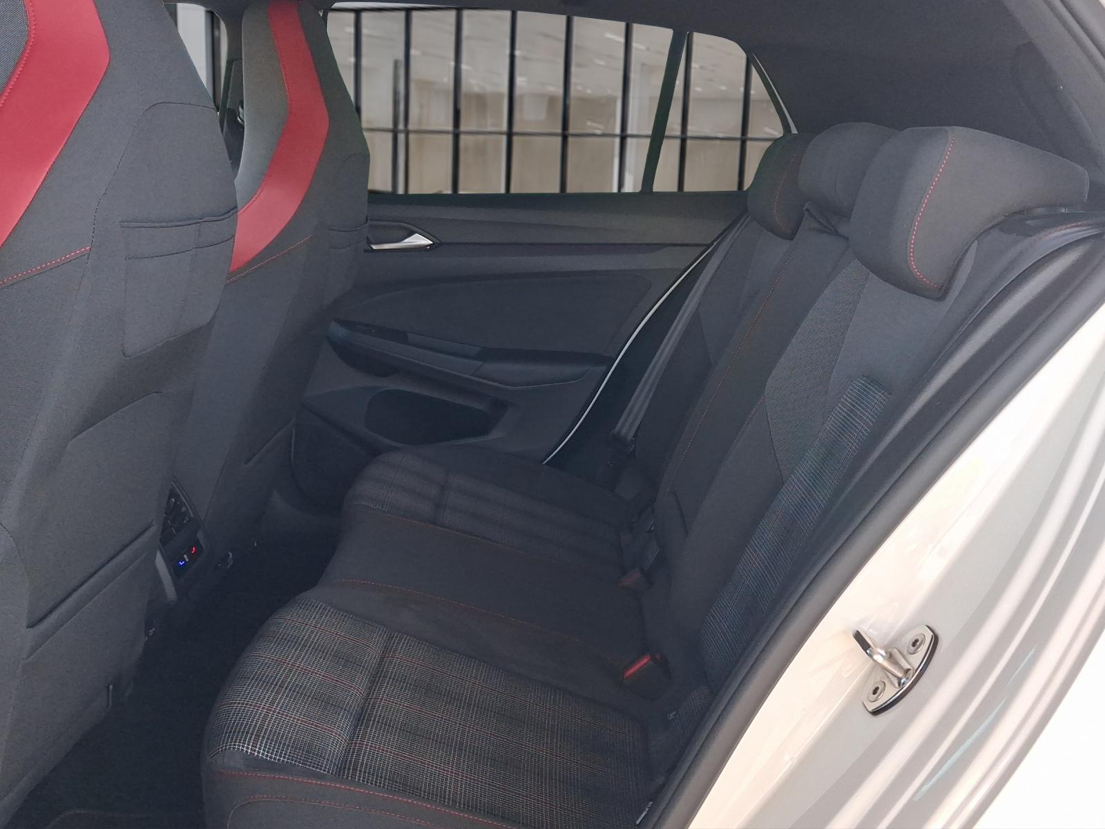 Volkswagen Golf VIII 2.0 l TSI DSG GTI Automatische Distanz, миниатюра 6