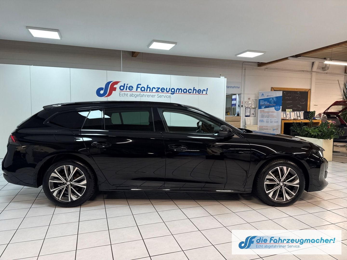 Fahrzeugabbildung Peugeot 508 SW Allure Pack Navi 360 Kamera ACC 2-Zonen-K