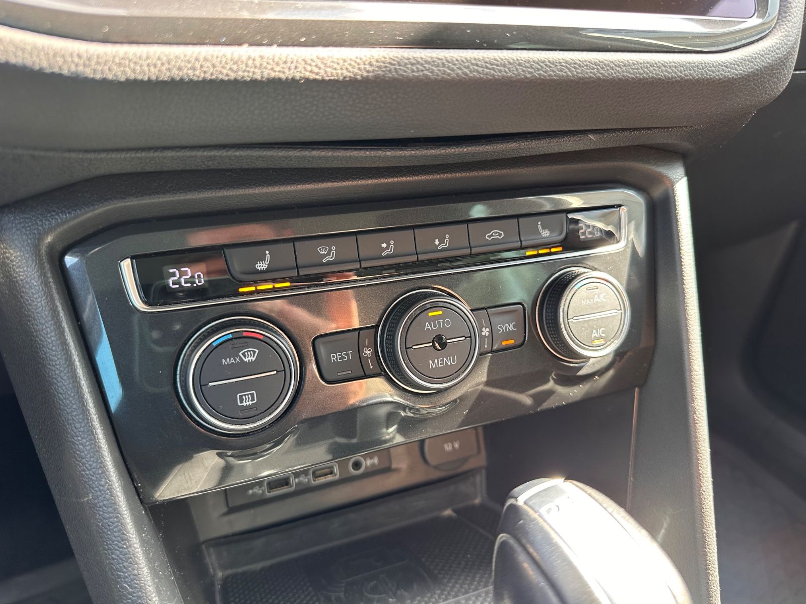 Fahrzeugabbildung Volkswagen Tiguan 2.0 TDI 4M Highline DSG AHK/HUD/Navi/LED