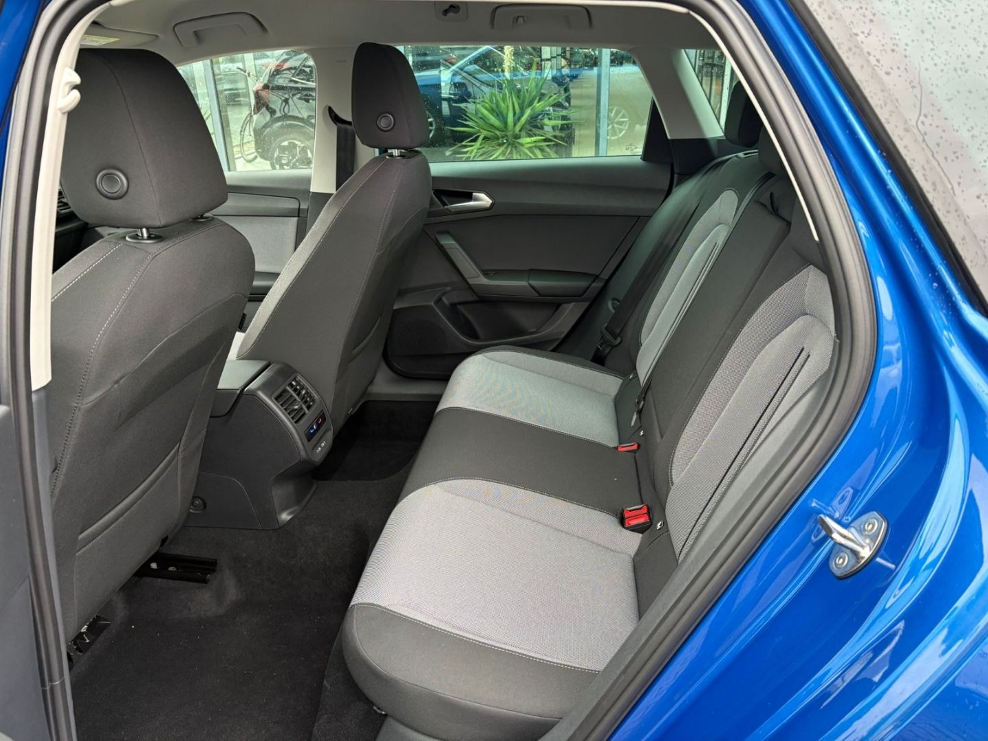 Fahrzeugabbildung SEAT Leon Sportstoure Road Edition VerkehrszeichenERK