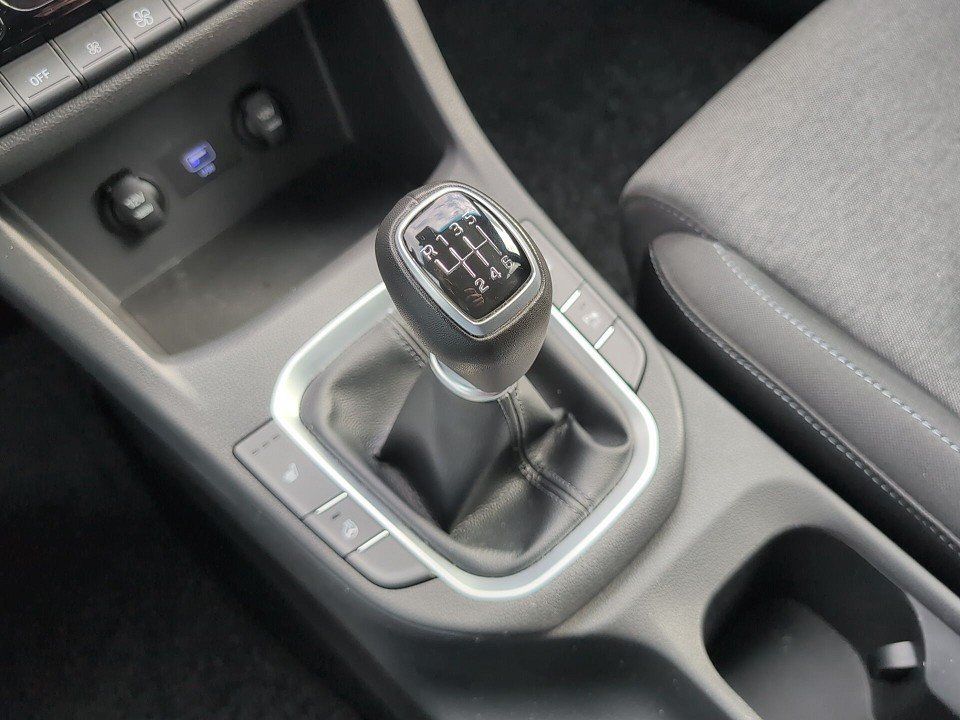 Fahrzeugabbildung Hyundai i30 KOMBI 1.6 CRDi EDITION 30 GARANTIE-02/29 SHZ