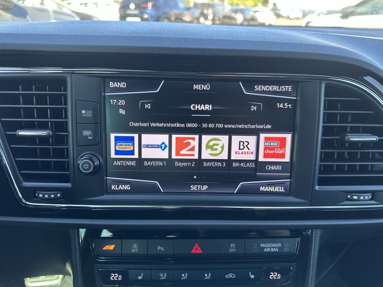 Fahrzeugabbildung SEAT Leon Cupra 2.0 TSI 213 kW (290 PS) 7-Gang-DSG - mit KI generiert/bearbeitet