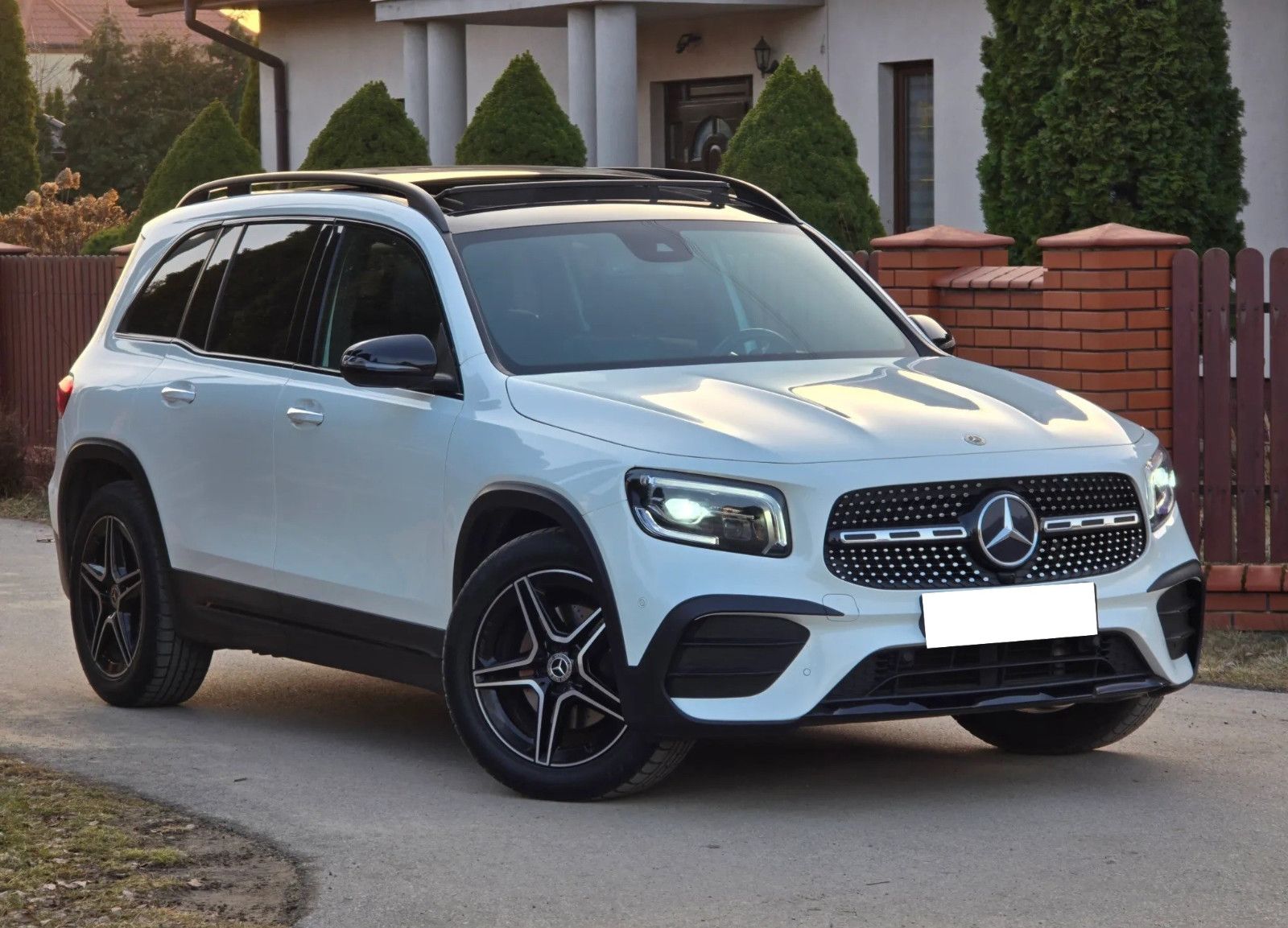 MERCEDES-BENZ GLB 200 d 4M AMG Line Pano Kam Led