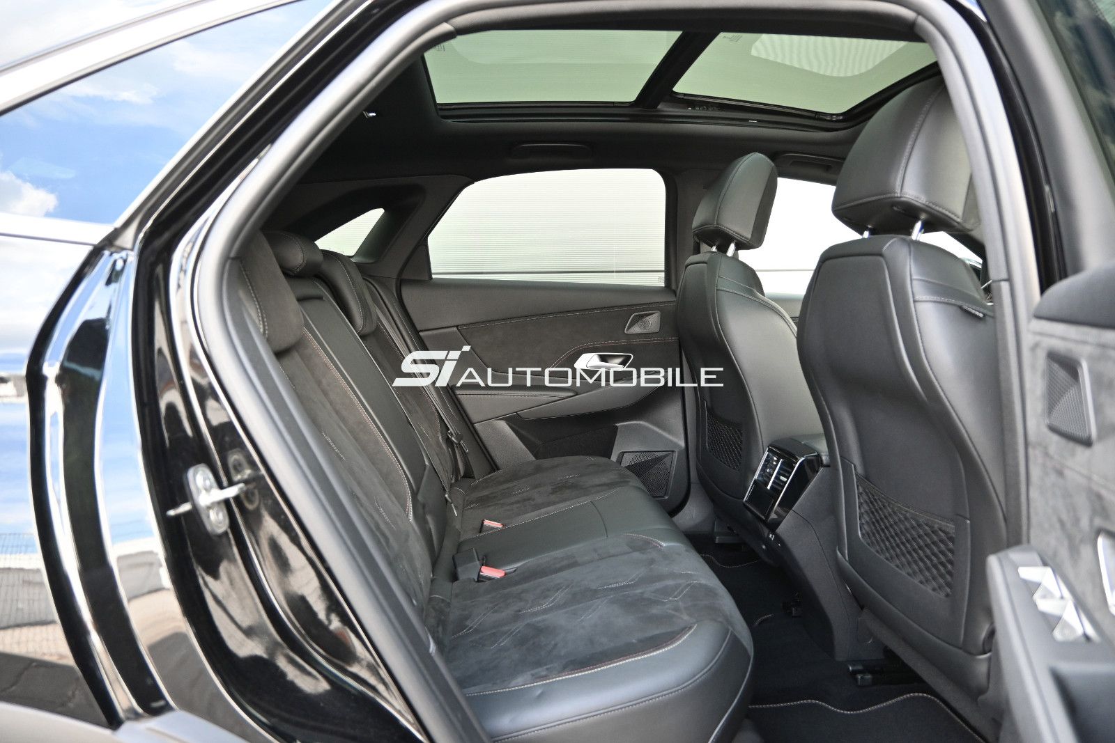 Fahrzeugabbildung DS Automobiles DS7 Crossback PureTech 180 PERF. LINE+ °AHK°PANO
