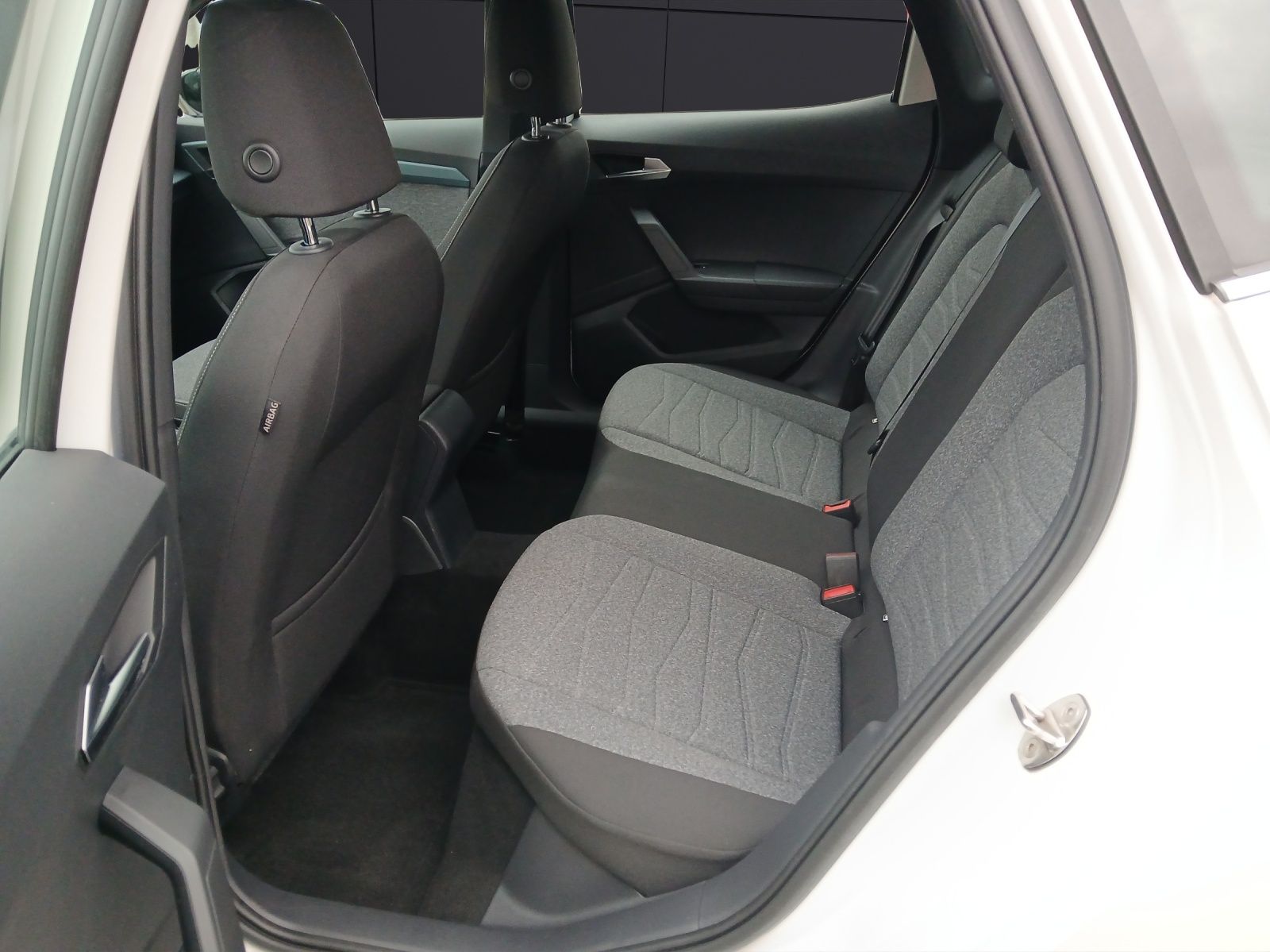 Fahrzeugabbildung SEAT Arona TSI Xperience DSG LED AHK GRA PDC SH LM