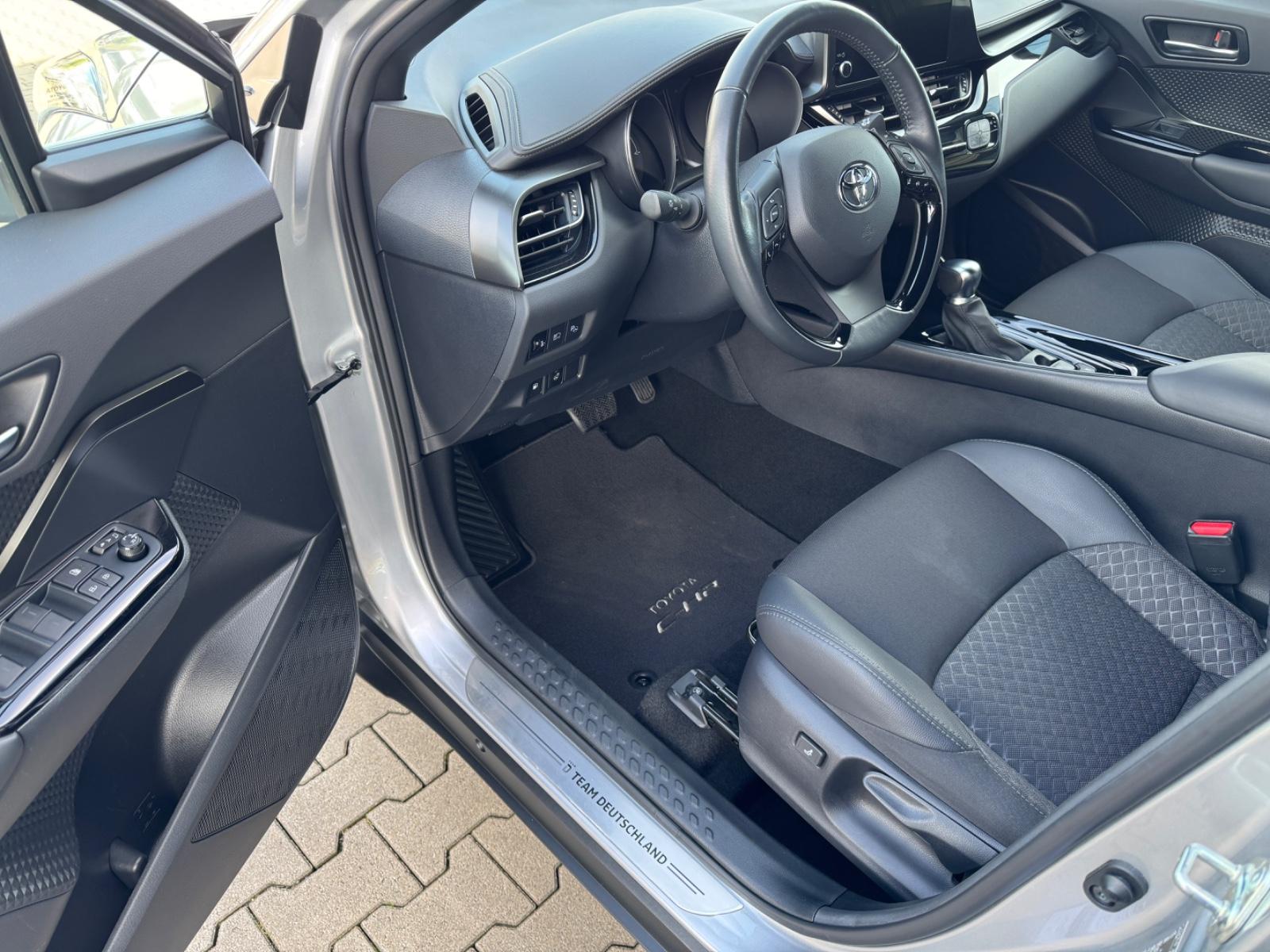 Toyota C-HR Hybrid Team Deutschland Edition