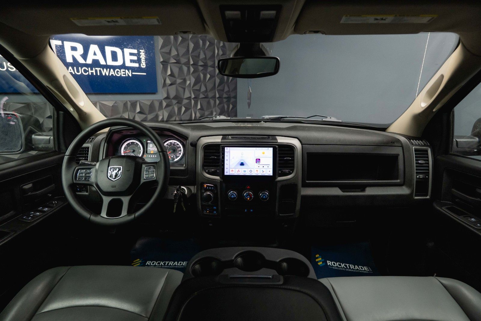 Fahrzeugabbildung Dodge RAM 5.7 V8 HEMI 4x4 OFFROAD Night-Paket LONGBED