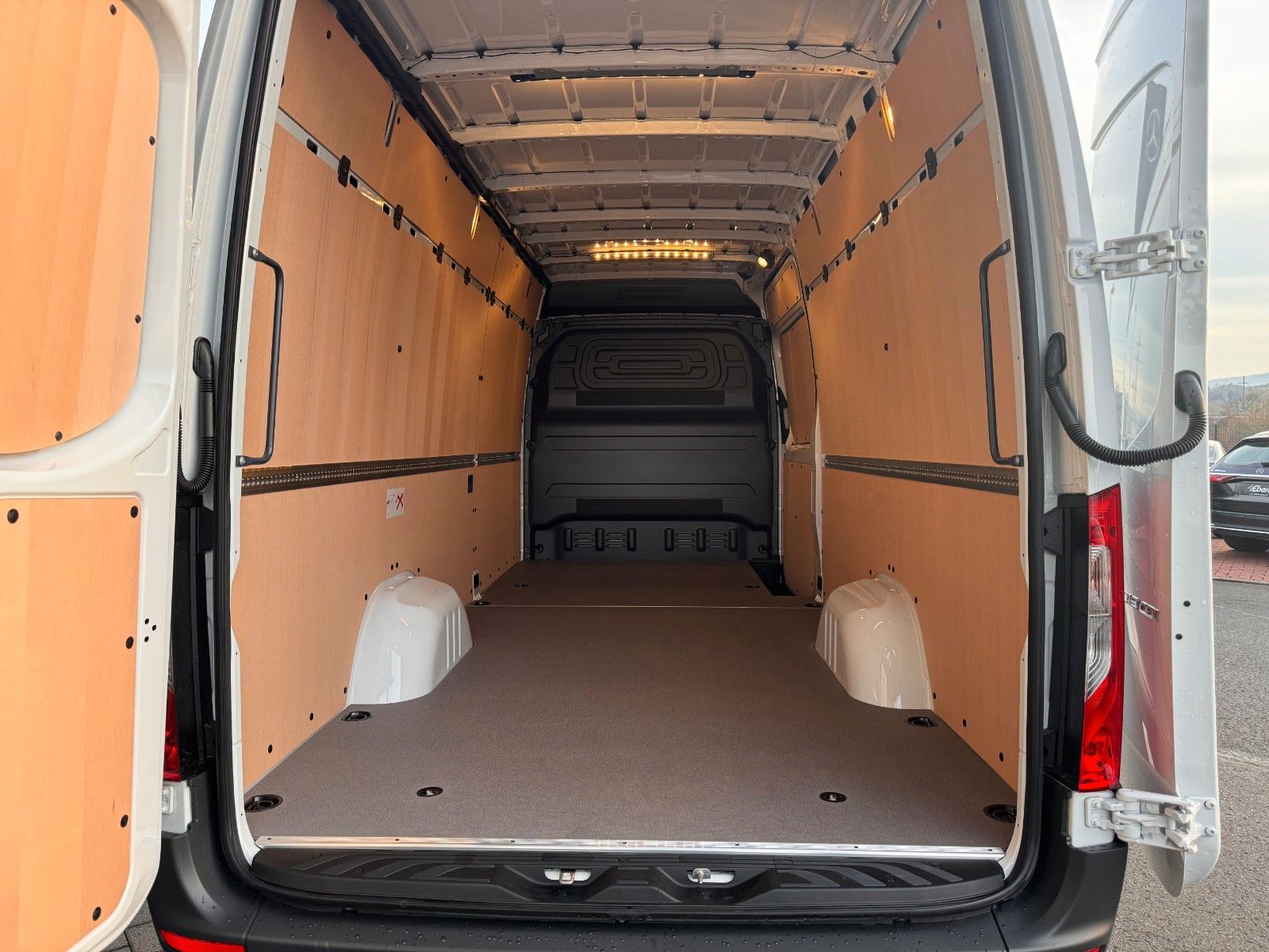 Fahrzeugabbildung Mercedes-Benz Sprinter 319 CDI 4325 Klima Kamera AHK LED