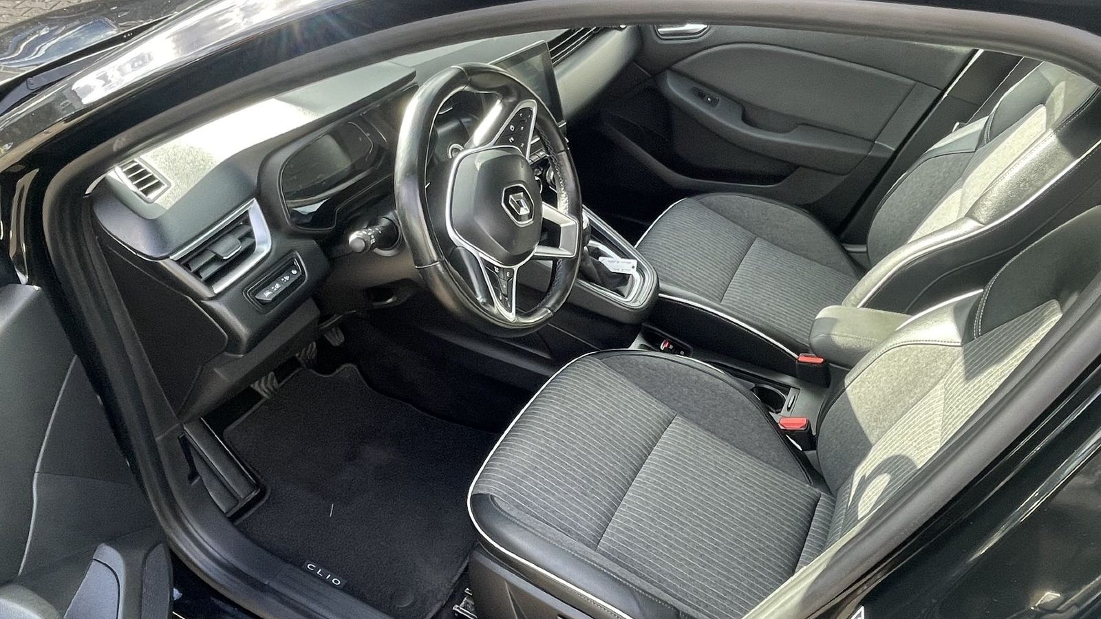 Fahrzeugabbildung Renault Clio INTENS TCe 140