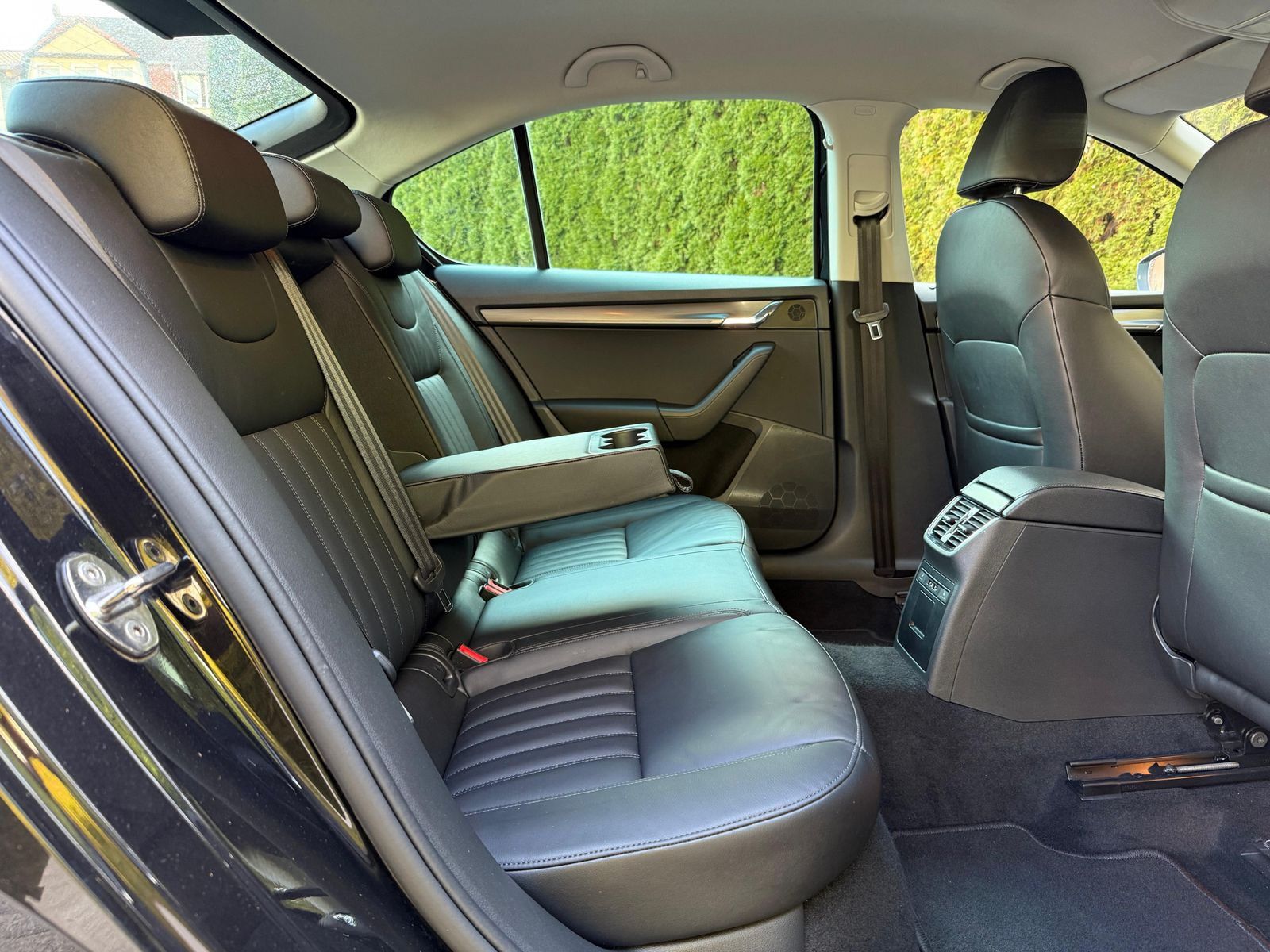 Fahrzeugabbildung SKODA Octavia 1.6 TDI Premium Edition LED+KAM+TEMP+SHZ