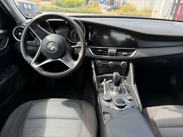 Alfa-Romeo Giulia - 6