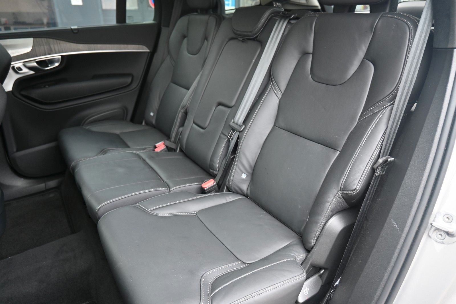 Fahrzeugabbildung Volvo XC90 B5 AWD Ultimate Dark *HUD*B&W*NAV*LUFT*MASS