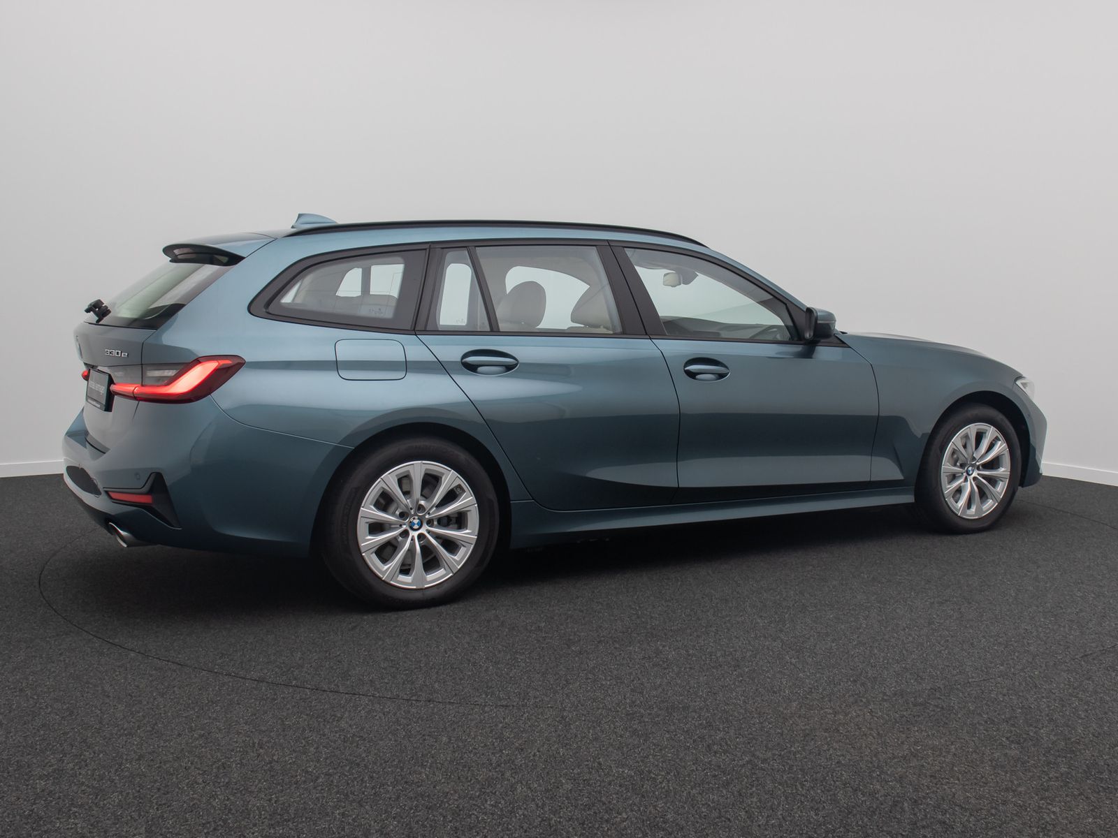 Fahrzeugabbildung BMW 330e xD Alarm HUD H/K DAB Memory Leder Sport