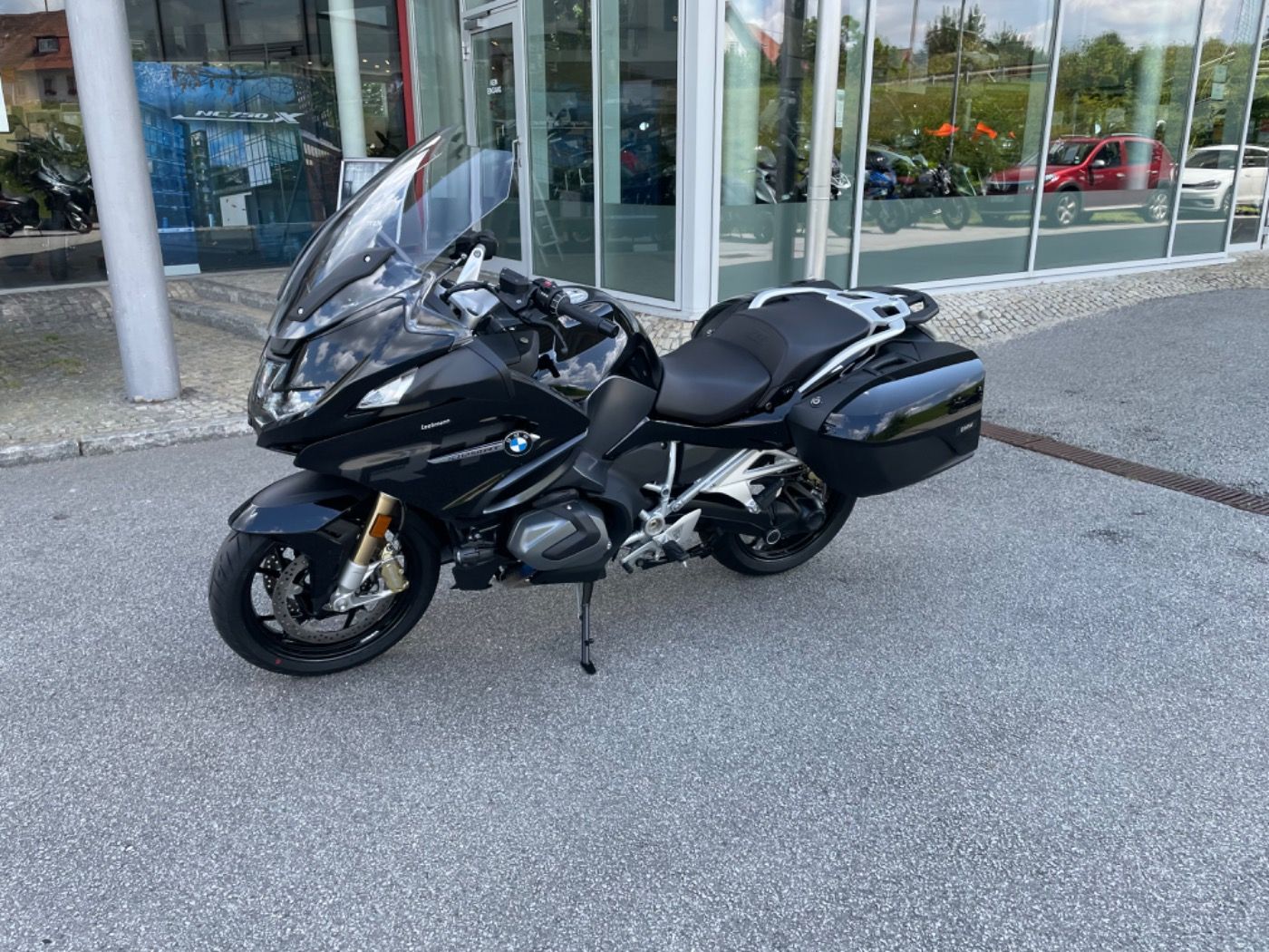 Fahrzeugabbildung BMW R 1250 RT Sondermodell Triple Black ACC