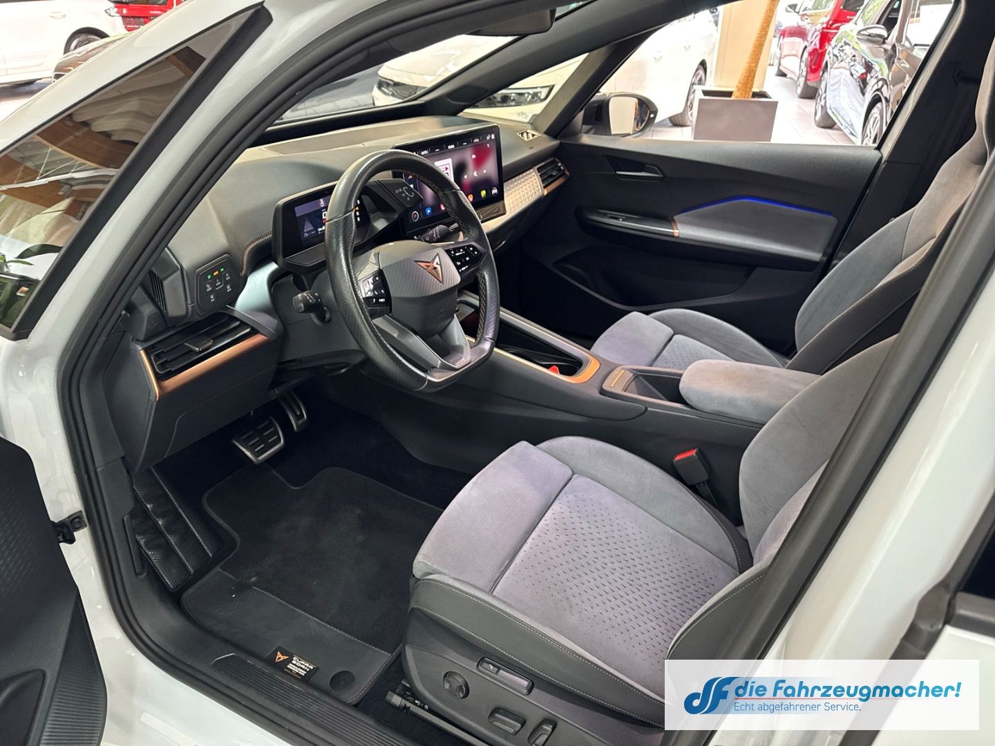 Fahrzeugabbildung CUPRA Born 150 kW Digitales Cockpit Massagesitze LED M