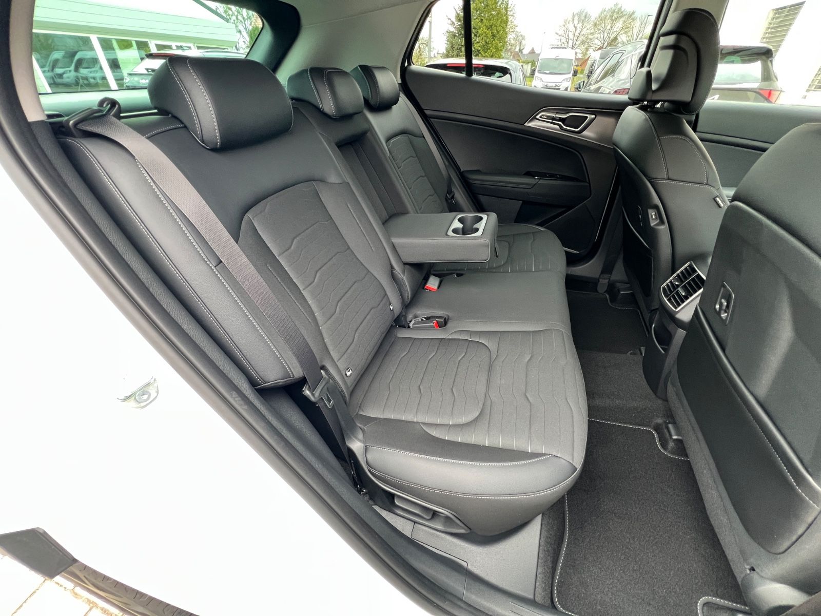Fahrzeugabbildung Kia SPORTAGE 1.6T 48V 2WD DCT ULTIMATE EDITION