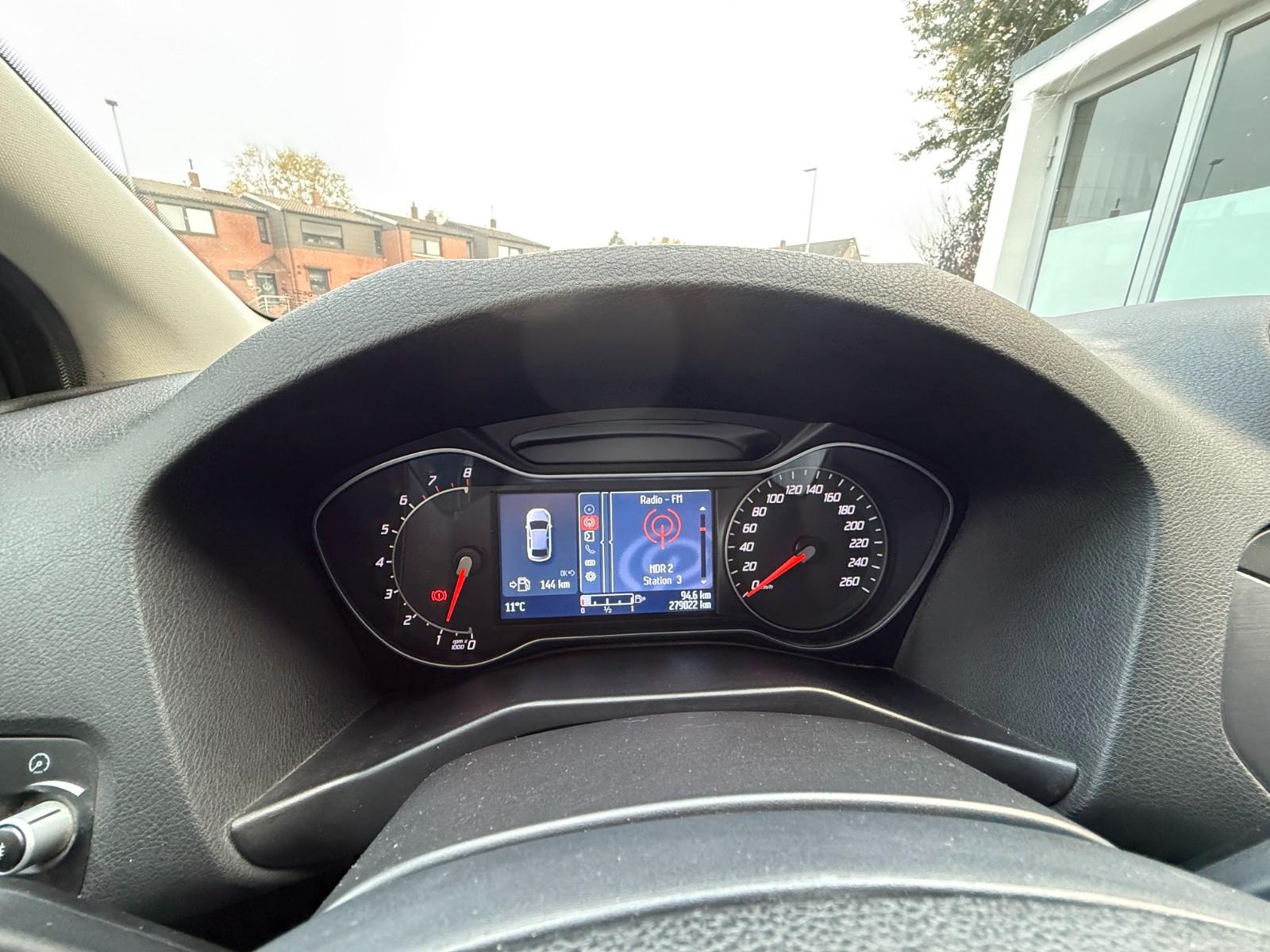 Ford Mondeo 2011 — photo 12
