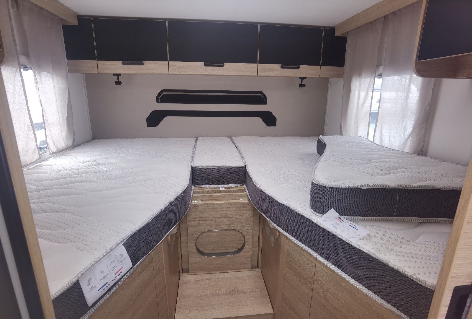 Fahrzeugabbildung Challenger 317 Graphite Edition m. Hubbett