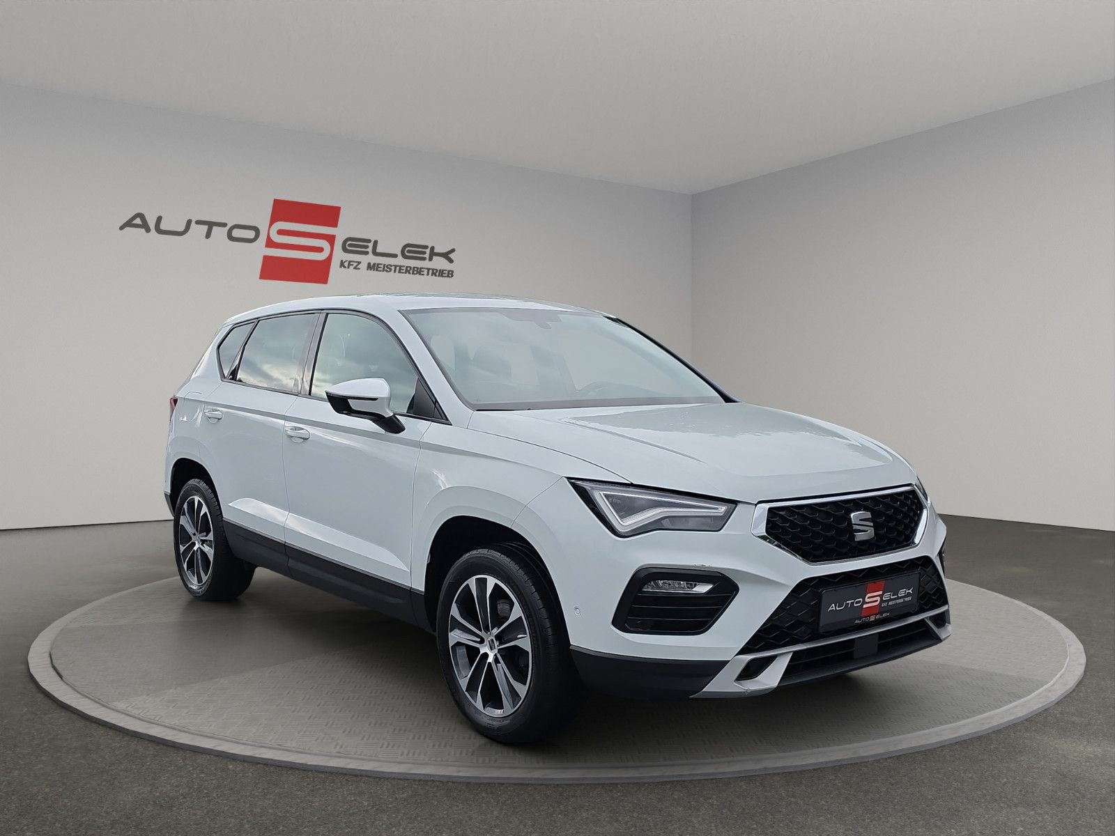 Fahrzeugabbildung SEAT Ateca Style Apple CarPlay LED