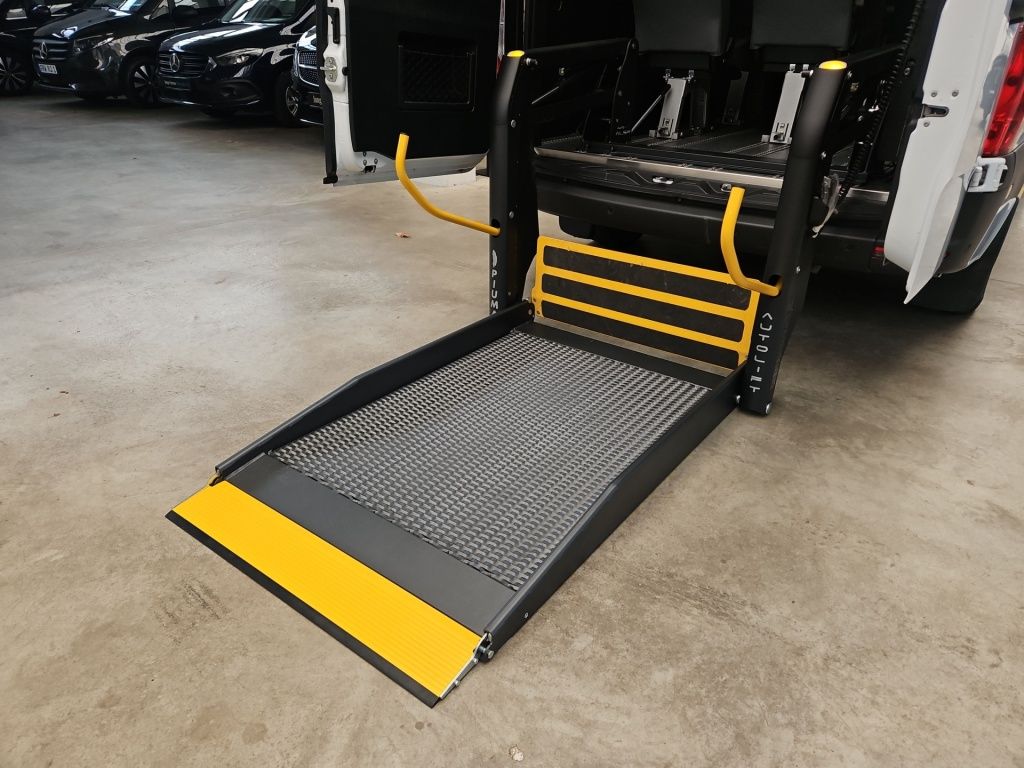 Fahrzeugabbildung Mercedes-Benz Sprinter 317 Kombi L2H2 Mobility Rollstuhl Lift