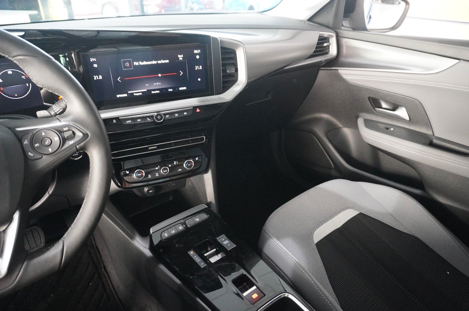 Fahrzeugabbildung Opel Mokka 1.2T ELEGANCE NAVI/LED/KAMERA/SH/SPORT/DAB
