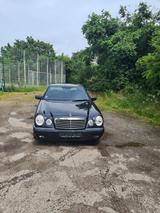 Mercedes-Benz Mercedes Benz E240 - Mercedes-Benz E 240 aus 1998