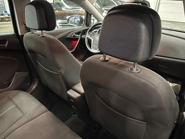 MYAUTOCENTER – Gebraucht- und Jahreswagen mit Werkstattservice in Pfaffenhofen Opel Astra J Sports Tourer Exklusiv *2. Hand*Kamera*