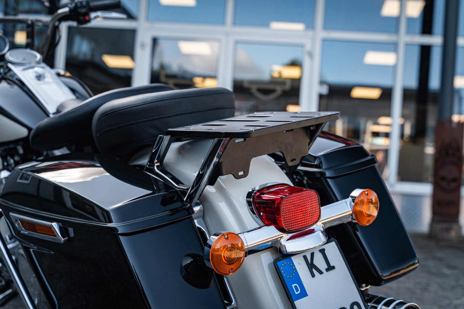 Fahrzeugabbildung Harley-Davidson ROAD KING POLICE FLHP TOURING - JEKILL&HYDE