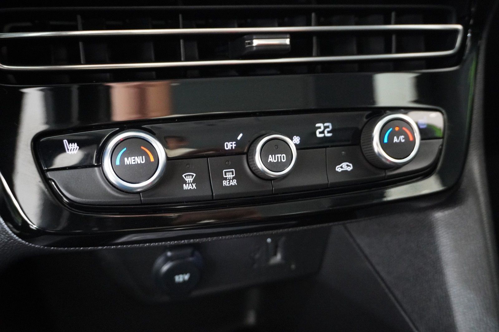 Fahrzeugabbildung Opel Mokka-e EDITION 3-PHASIG NAVI/LED/KAMERA/SH/DAB+