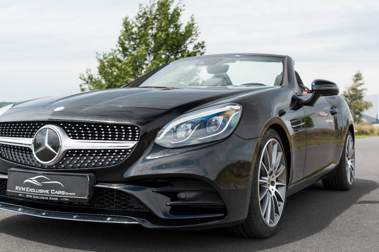 Fahrzeugabbildung Mercedes-Benz SLC 300 AMG Roadster H&K TOTW LED KAM NAV