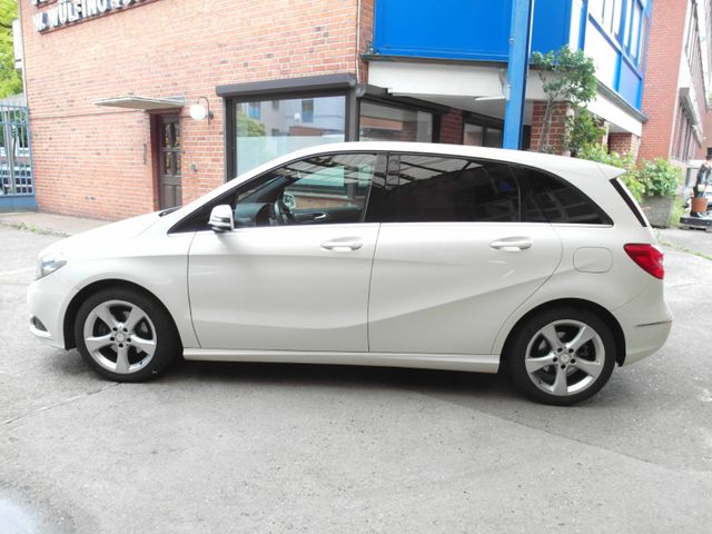 Mercedes-Benz B 180BlueEff Autom.Top Zustand.v. Extras+Panoram