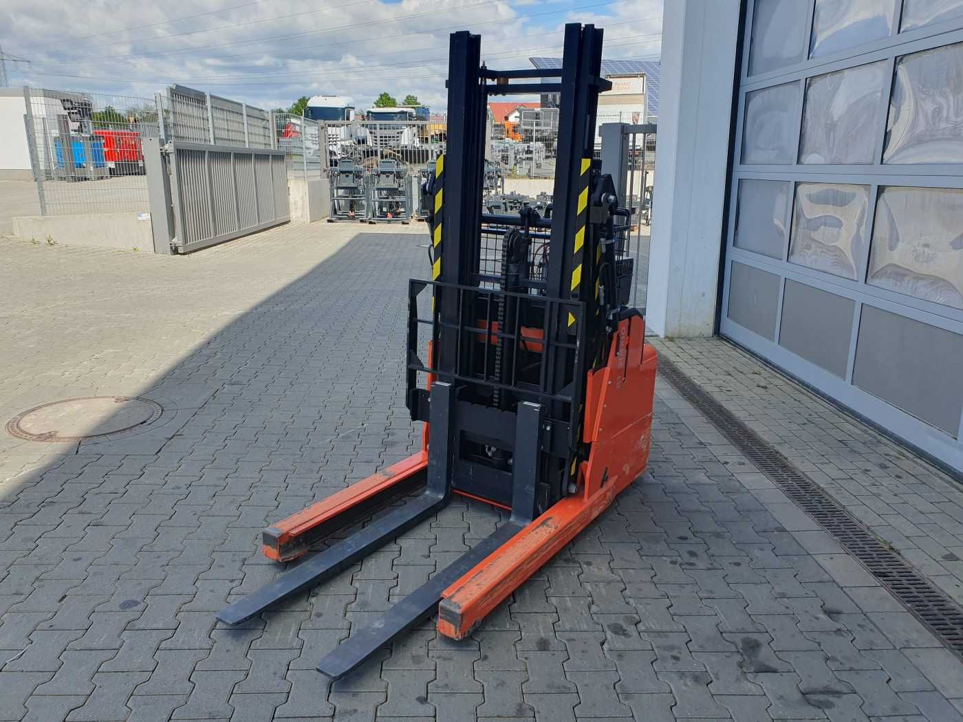 Fahrzeugabbildung Toyota RWE 120 / Schubmaststapler / Duplex:2.9m / 257h!