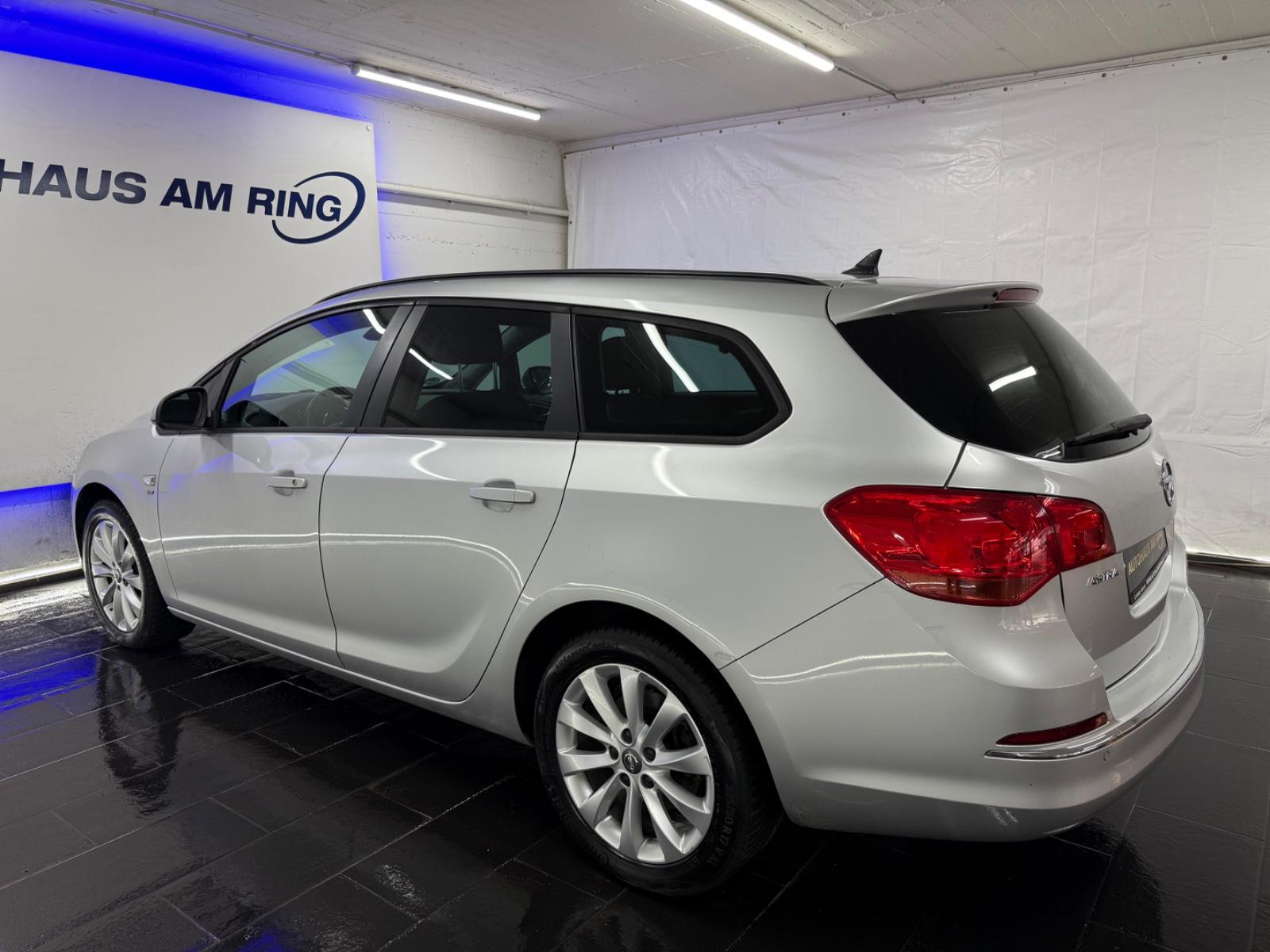 Opel Astra 2014 — photo 20