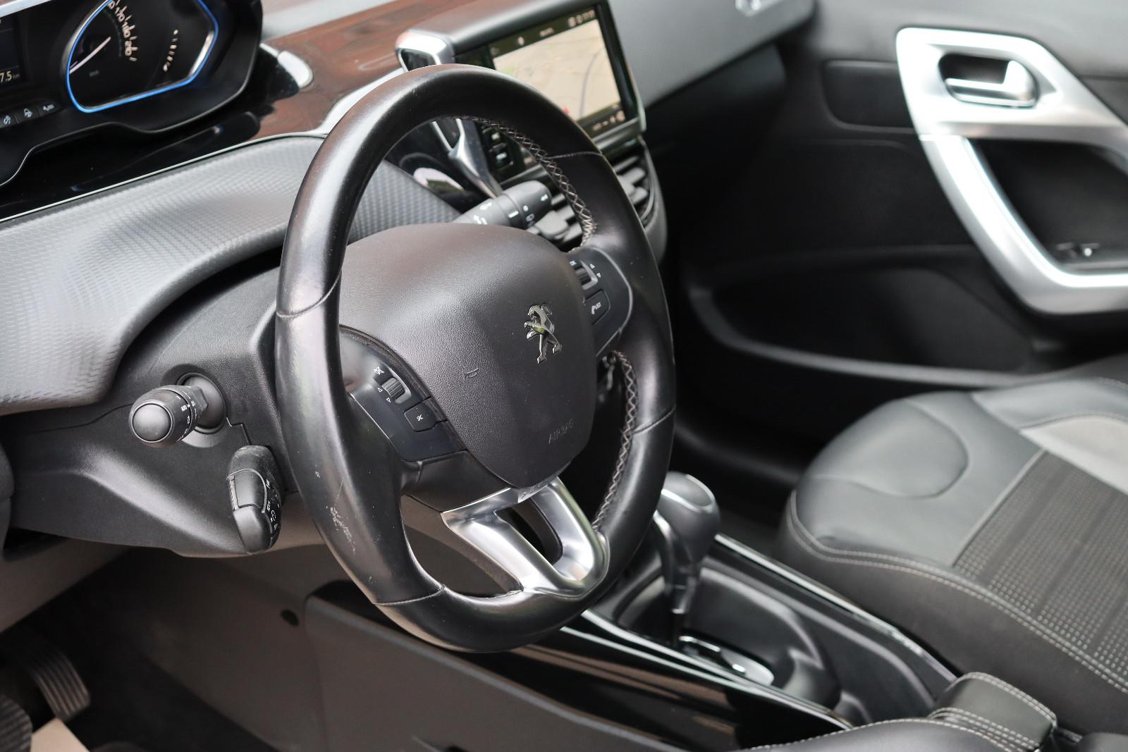 Peugeot 2008 1.5 Blue-HDI Allure Aut. LED Leder Navi
