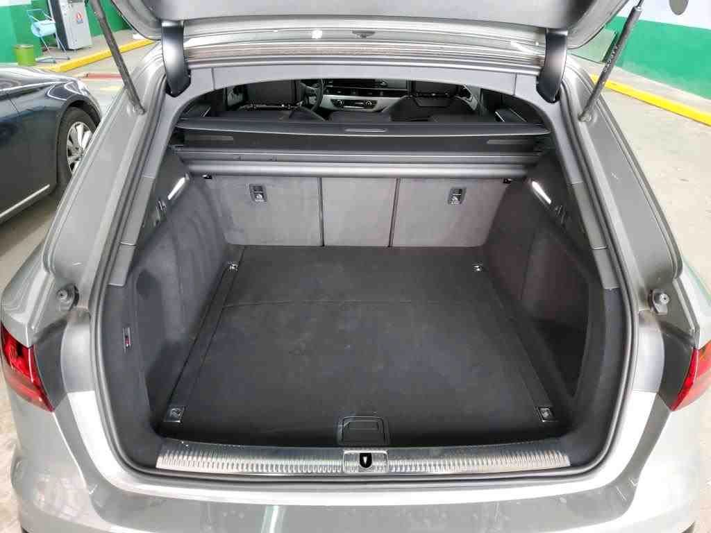 AUDI A4 2024