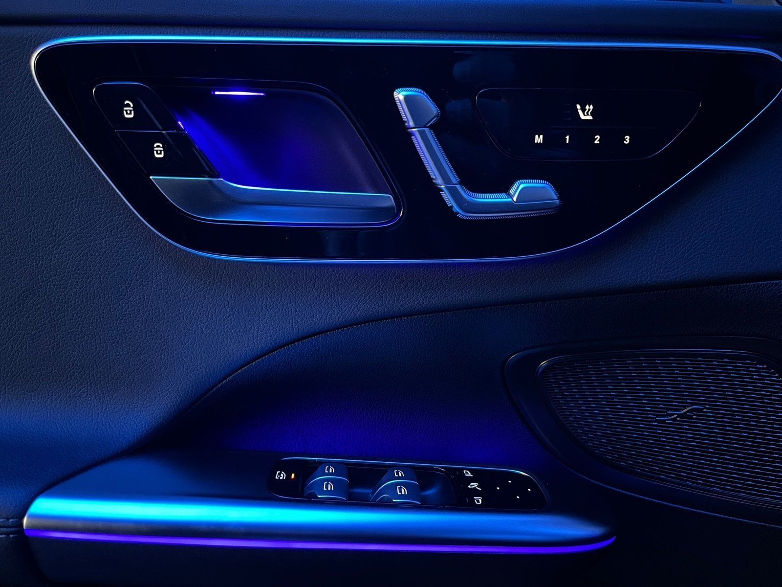 Fahrzeugabbildung Mercedes-Benz C 200 AMG Line*LED*Kamera*Memory*Totwin*CarPlay*