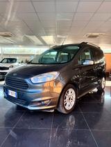 Ford Tourneo Courier 1.5 TDCI 75 CV Titanium - Ford Tourneo Courier Titanium mit Diesel-Antrieb